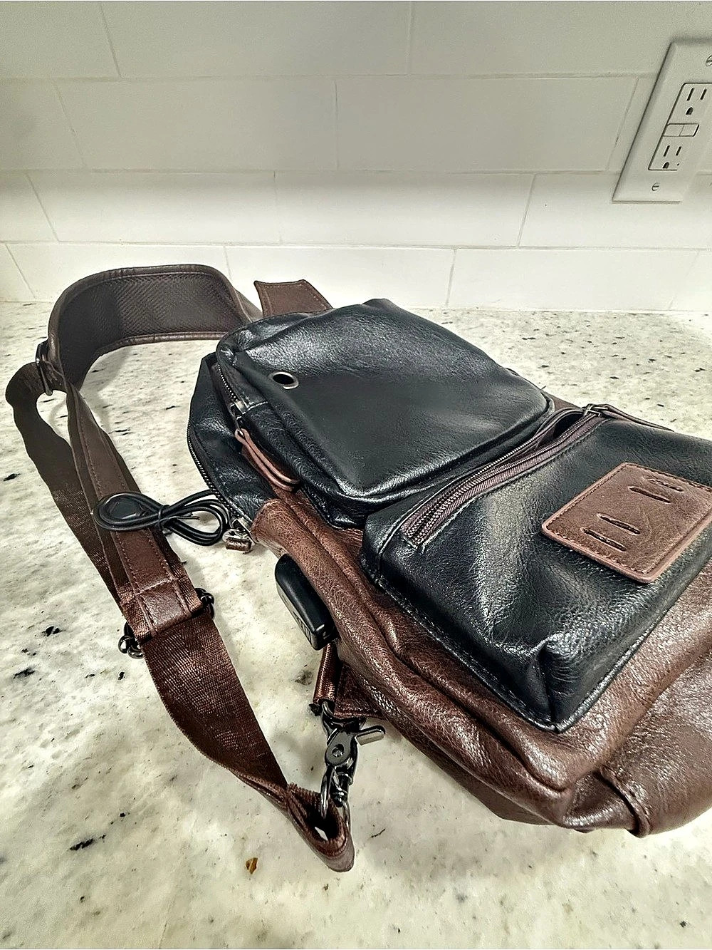 Men's Two-Tone Leather Sling Backpack in Black & Brown - Picture 4 of 6